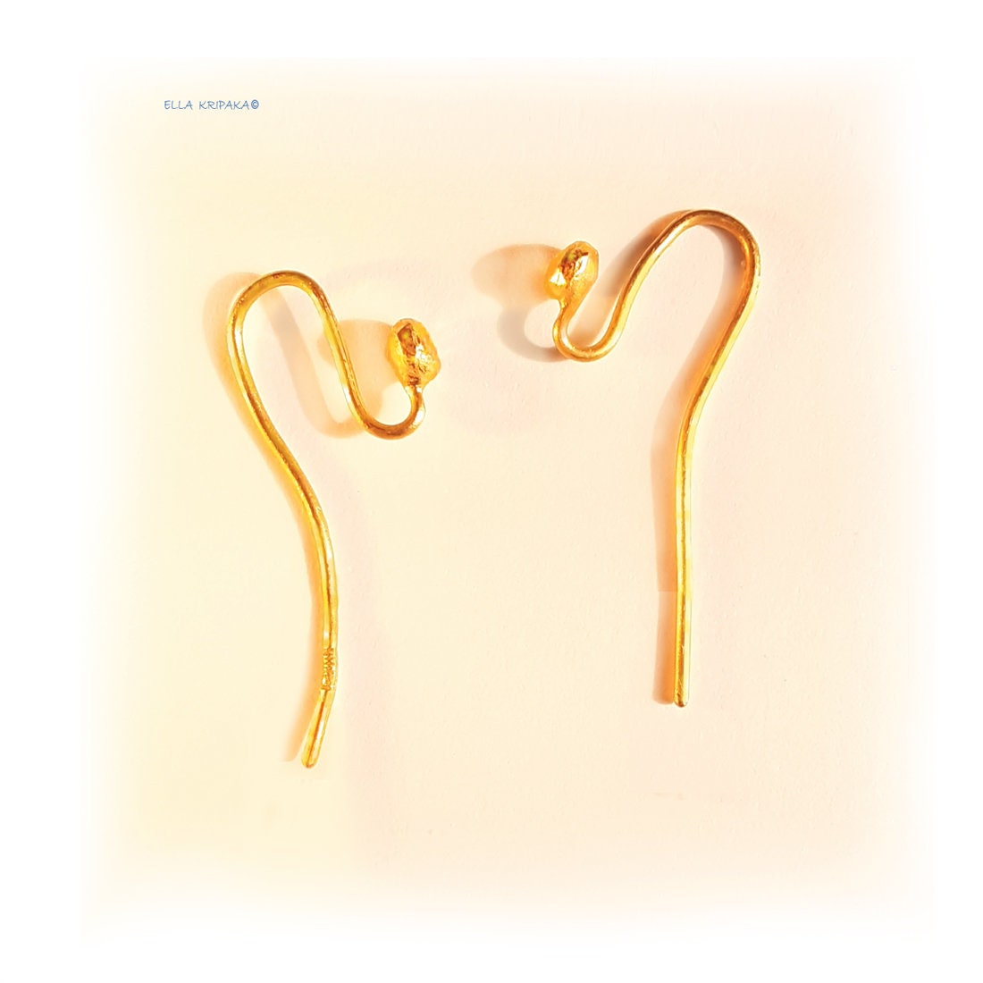 Thick 22k gold hammered earrings' clasps