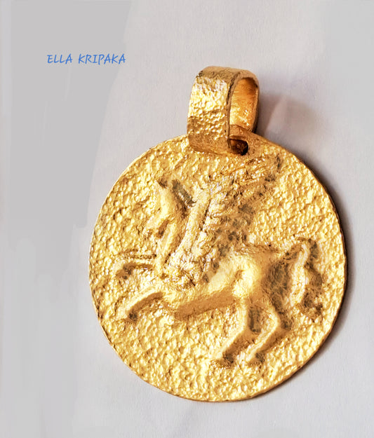 Custom Solid 24k 9999 Gold 13g and 35g, Hammered Disk With Convex Pegasus Ancient Rome, Ancient Greece Pendant Durable, Length 35mm and 56mm