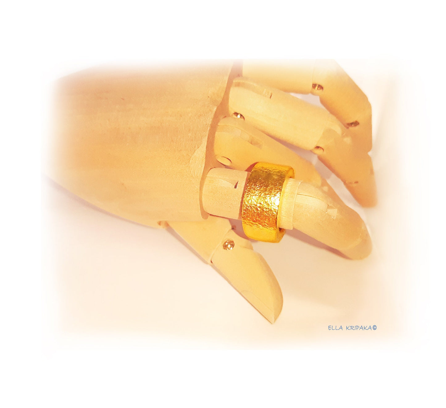 Custom Solid 24k 9999 Gold 18g Hammered Ancient Rome Ring Durable Hollow Inside Wide 11mm Thick 3mm Borders