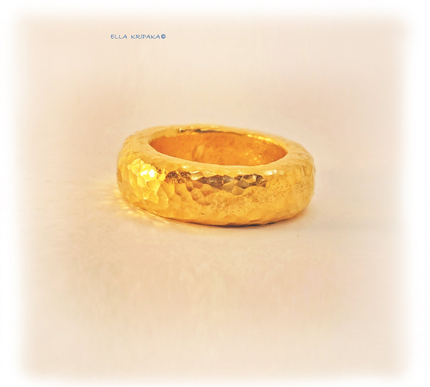 Custom Solid 24k 9999 Gold 13g Hammered Ancient Rome Ring Durable Convex Hollow Inside Wide 7mm Thick 3.5mm Discount For 2