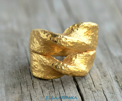 Twisted hammered 24k 9999 Gold ring signet with textured gold on a wooden surface, artist-jeweler's name 'Ella Kripaka' is written on picture