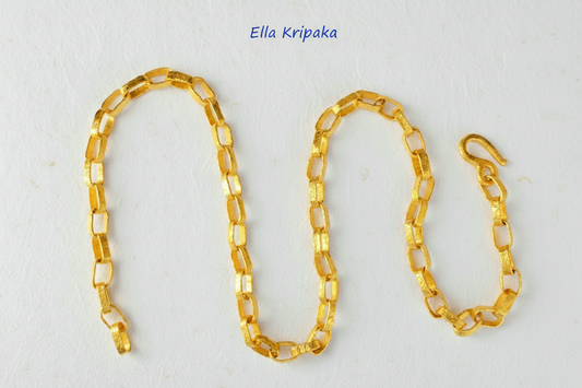 Hammered 24k 9999 gold chain necklace Ancient Rome style on a white background, branding artist-jeweler name 'Ella Kripaka'